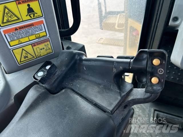 CAT D10T2 Верижни булдозери
