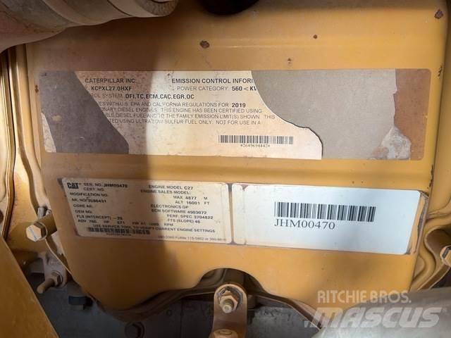 CAT D10T2 Верижни булдозери
