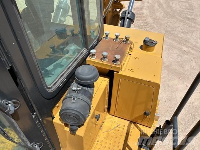 CAT D10T2 Верижни булдозери
