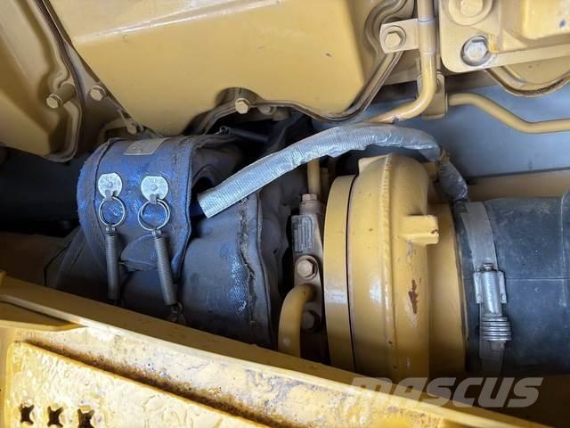 CAT D11T Верижни булдозери
