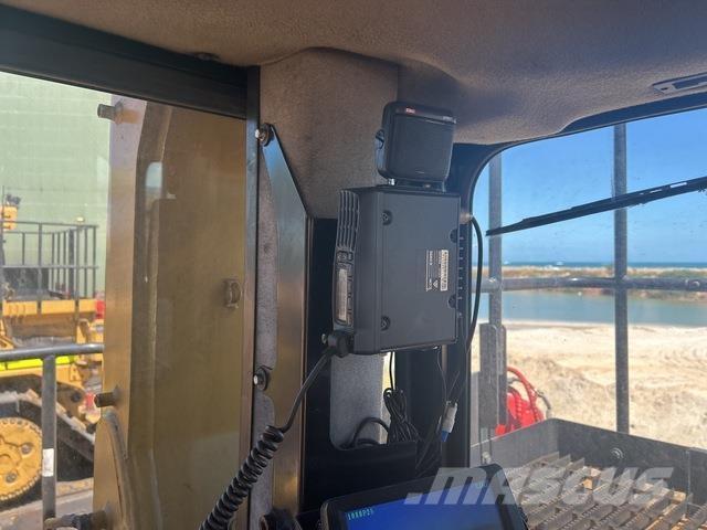 CAT D11T Верижни булдозери
