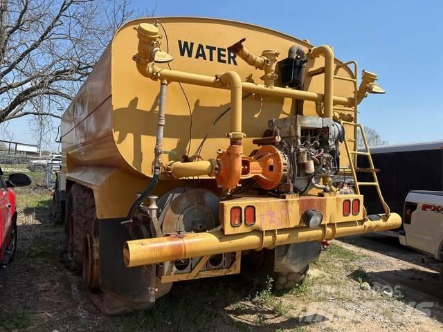 CAT D300D Цистерни за вода
