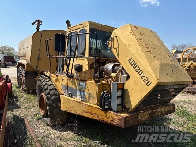 CAT D300D Цистерни за вода
