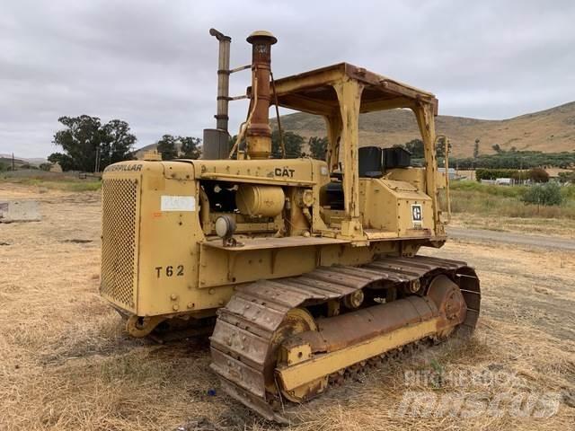 CAT D5B Трактори