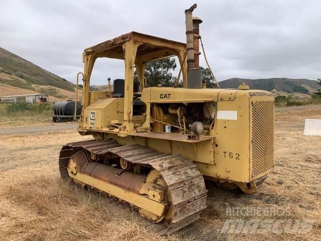 CAT D5B Трактори