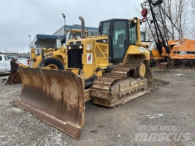 CAT D6N Верижни булдозери
