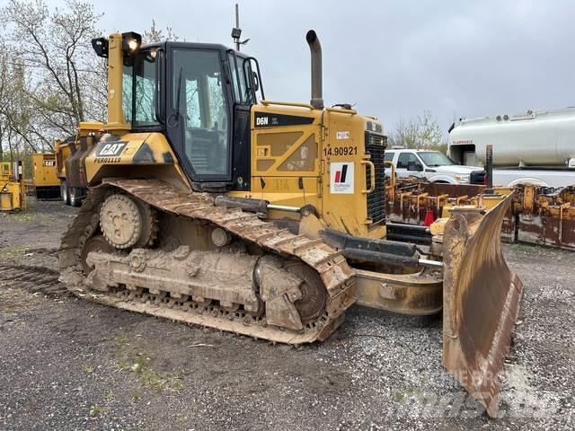 CAT D6N Верижни булдозери
