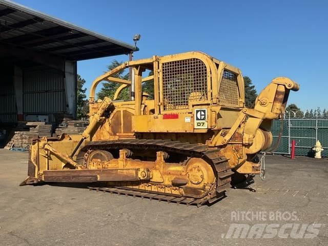 CAT D7 Верижни булдозери
