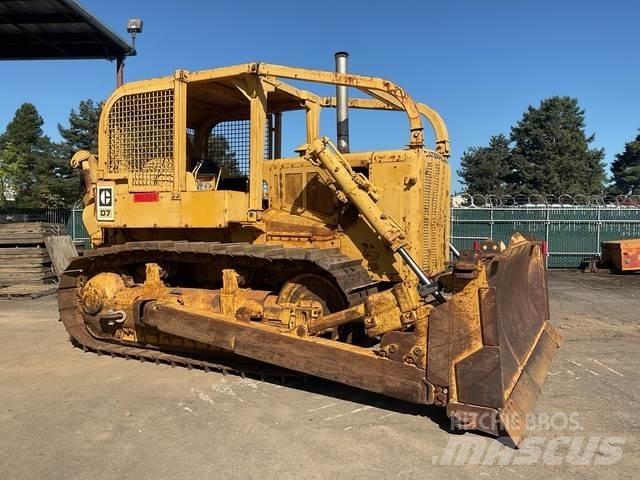CAT D7 Верижни булдозери
