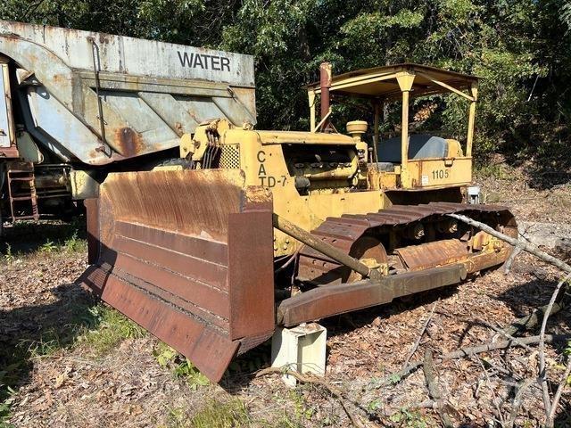 CAT D7 Верижни булдозери
