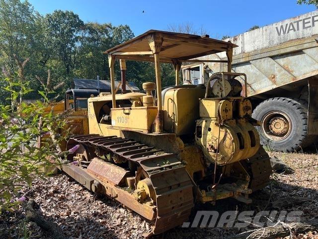 CAT D7 Верижни булдозери
