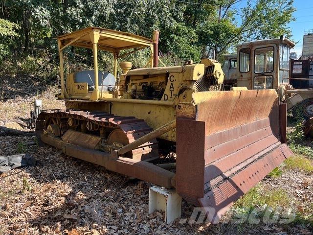 CAT D7 Верижни булдозери
