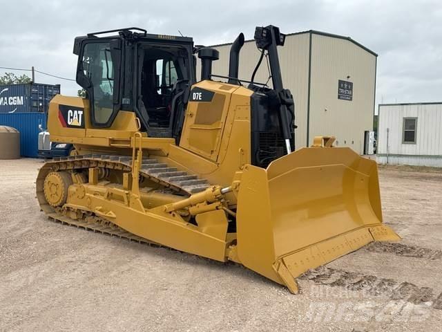 CAT D7E Верижни булдозери
