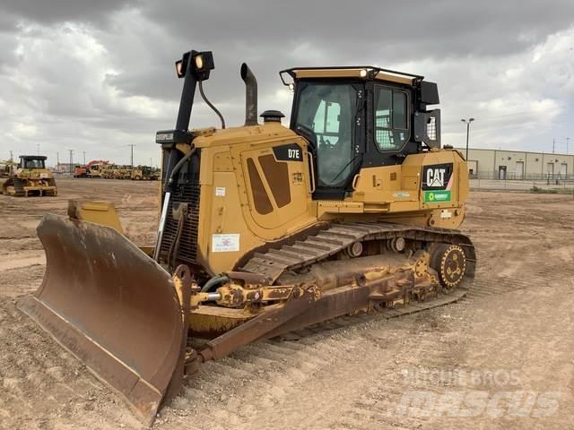 CAT D7E Верижни булдозери
