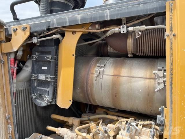 CAT D8T Верижни булдозери
