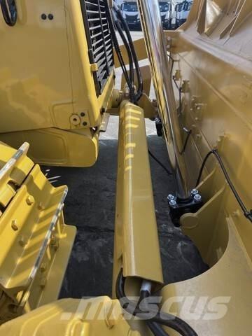 CAT D8T Верижни булдозери
