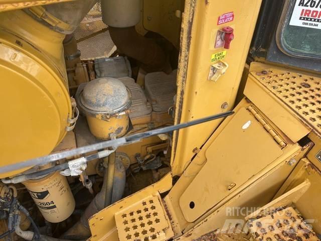 CAT D9T Верижни булдозери
