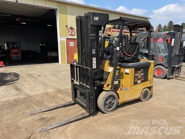 CAT E5000 Електрически вилични кари-повдигачи