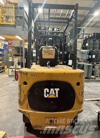 CAT E8000 Електрически вилични кари-повдигачи