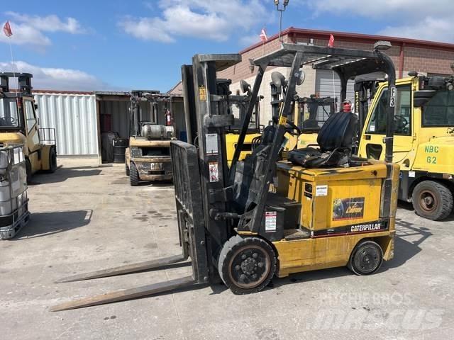 CAT EC25K Електрически вилични кари-повдигачи