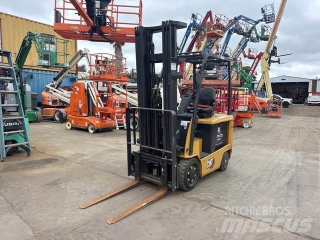 CAT EC25N Електрически вилични кари-повдигачи