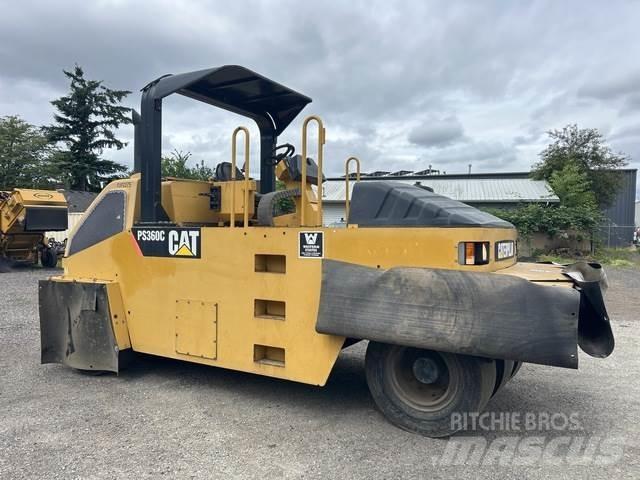 CAT PS-360C Пневматични гумени  ролки
