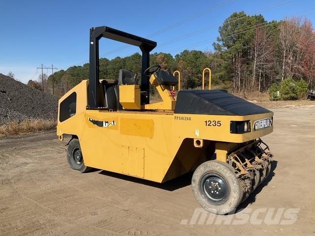 CAT PS150 Пневматични гумени  ролки
