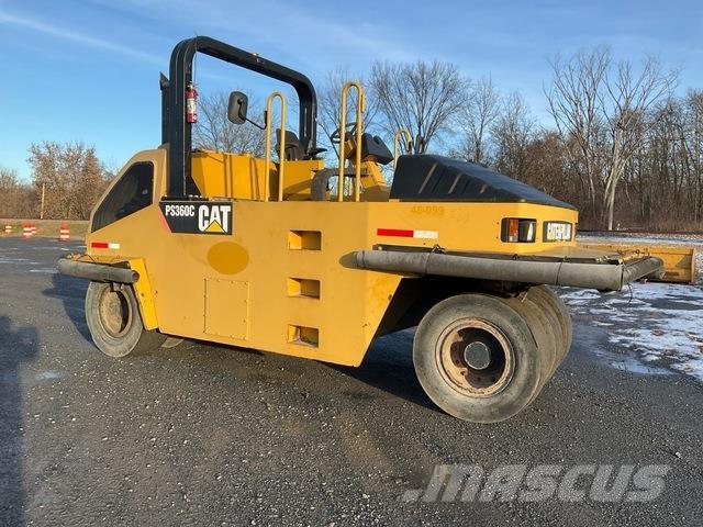 CAT PS360C Пневматични гумени  ролки
