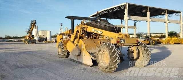 CAT RM300 Уплътнители за почва
