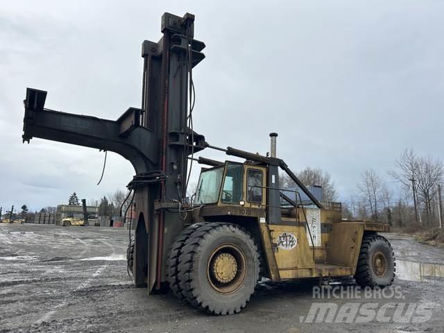 CAT V900 Кари товарачи на контейнери