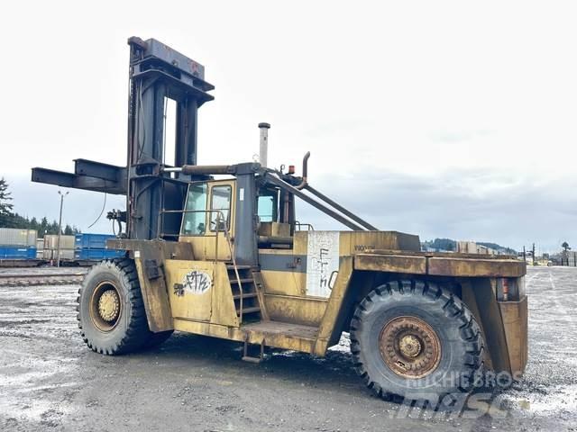 CAT V900 Кари товарачи на контейнери