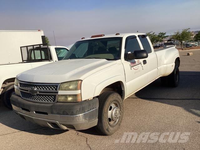 Chevrolet 3500 Пикапи