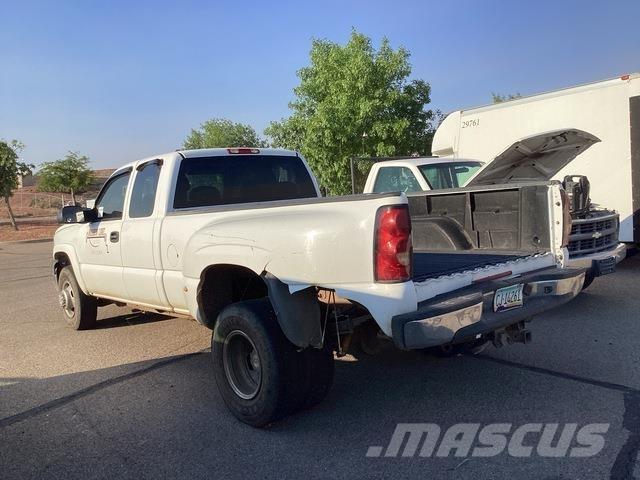 Chevrolet 3500 Пикапи