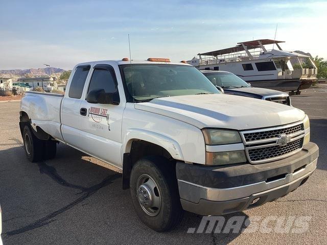 Chevrolet 3500 Пикапи