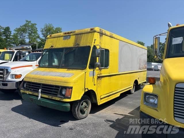 Chevrolet P30 Фургони
