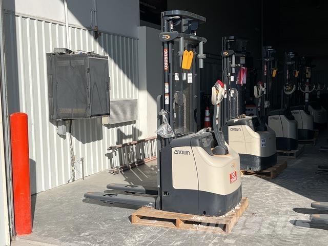 Crown ES 4000 Самоходни товарачи