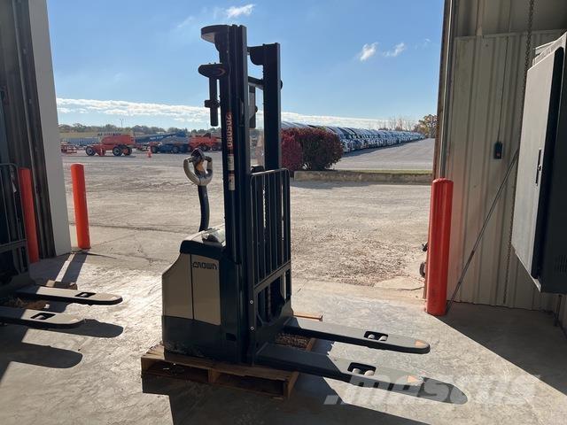 Crown ES 4000 Самоходни товарачи