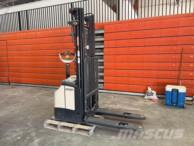 Crown ES 4000 Самоходни товарачи