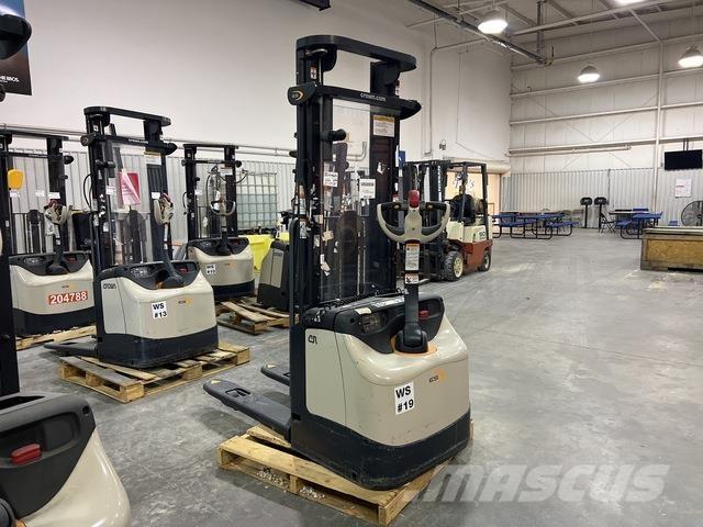 Crown ES 4000 Самоходни товарачи