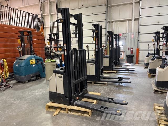 Crown ES 4000 Самоходни товарачи