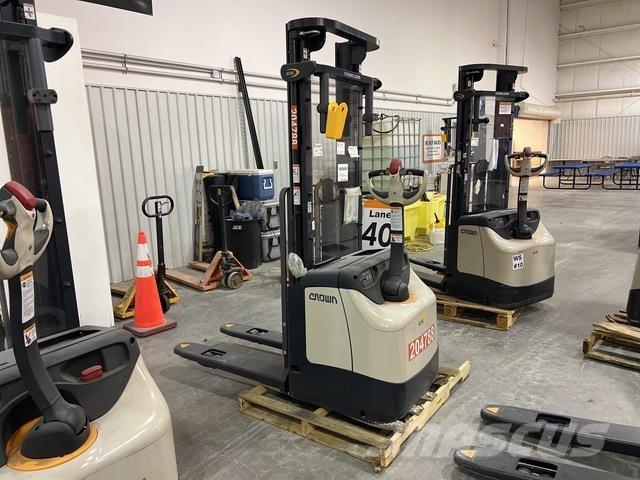 Crown ES 4000 Самоходни товарачи