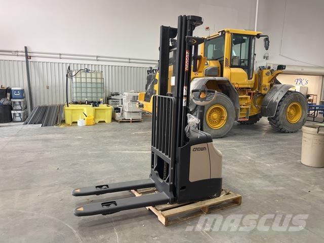 Crown ES 4000 Самоходни товарачи