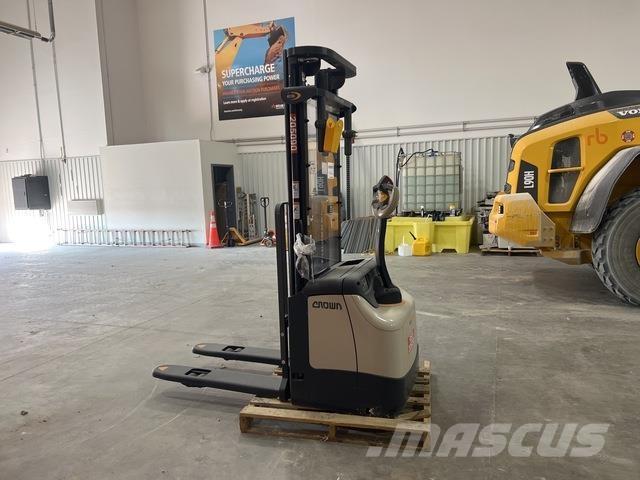 Crown ES 4000 Самоходни товарачи