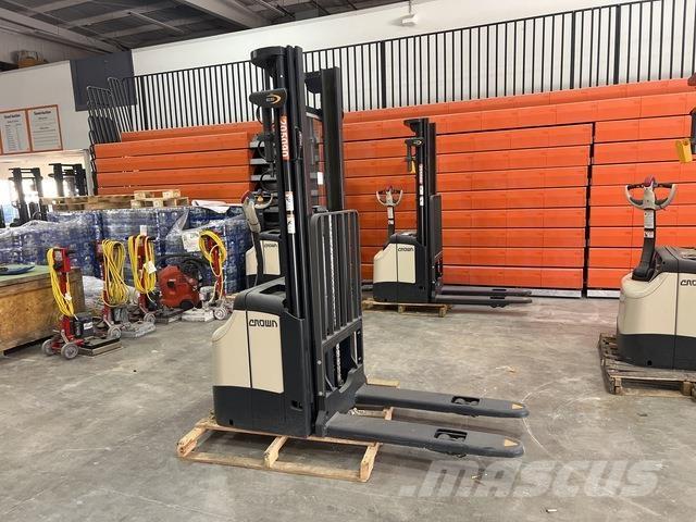 Crown ES 4000 Самоходни товарачи