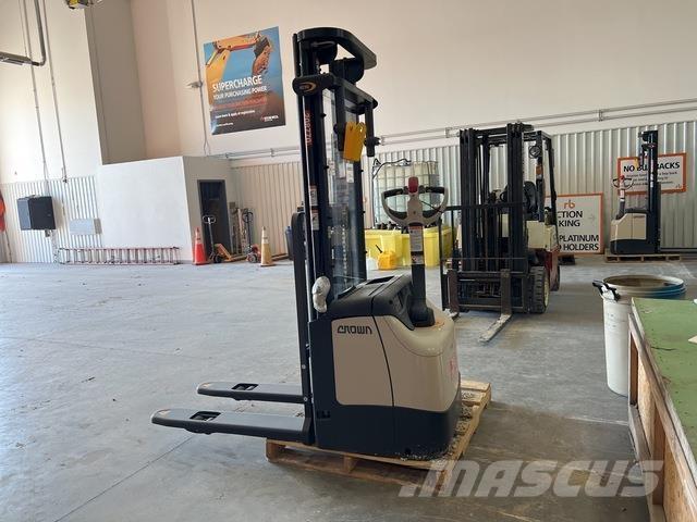 Crown ES 4000 Самоходни товарачи