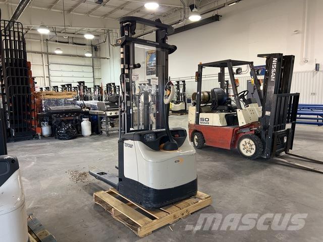 Crown ES 4000 Самоходни товарачи