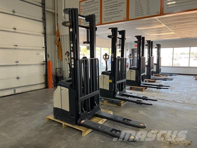 Crown ES 4000 Самоходни товарачи