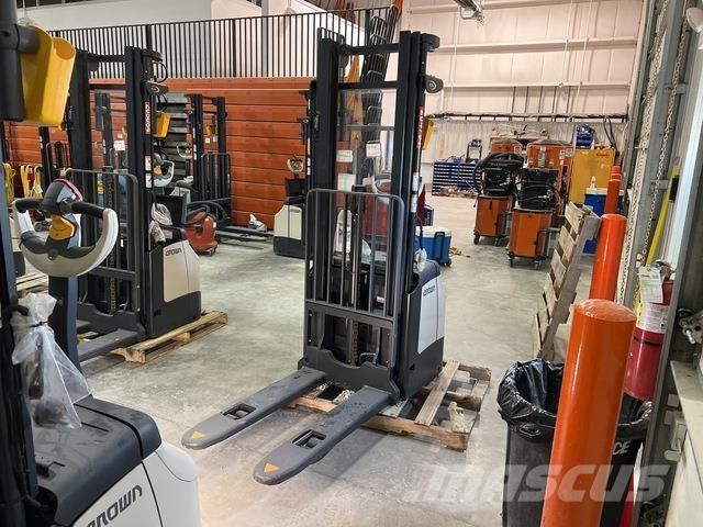 Crown ES 4000 Самоходни товарачи