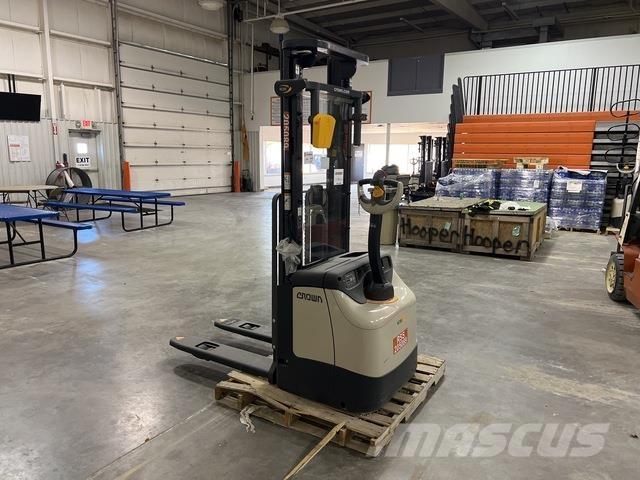 Crown ES 4000 Самоходни товарачи