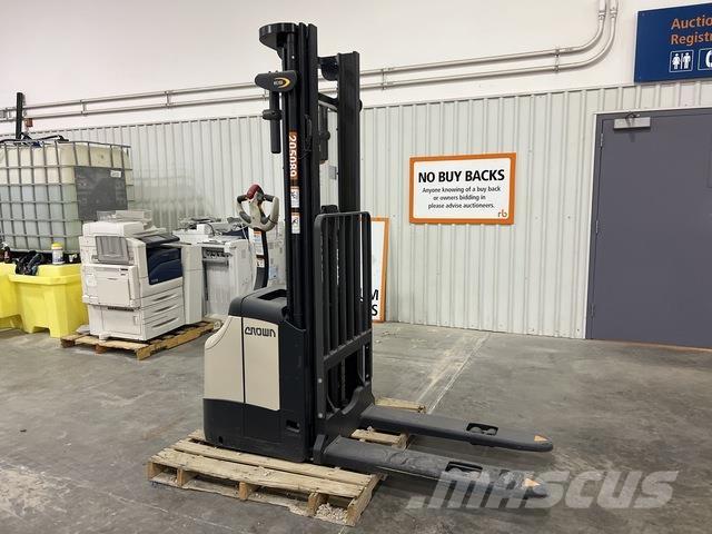 Crown ES 4000 Самоходни товарачи